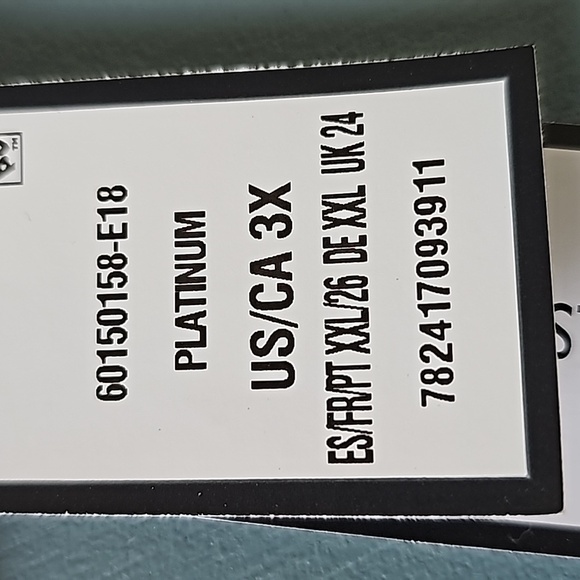 Women's shinny sleevless top. Color is called platinum.By nine West Size… - Picture 8 of 11